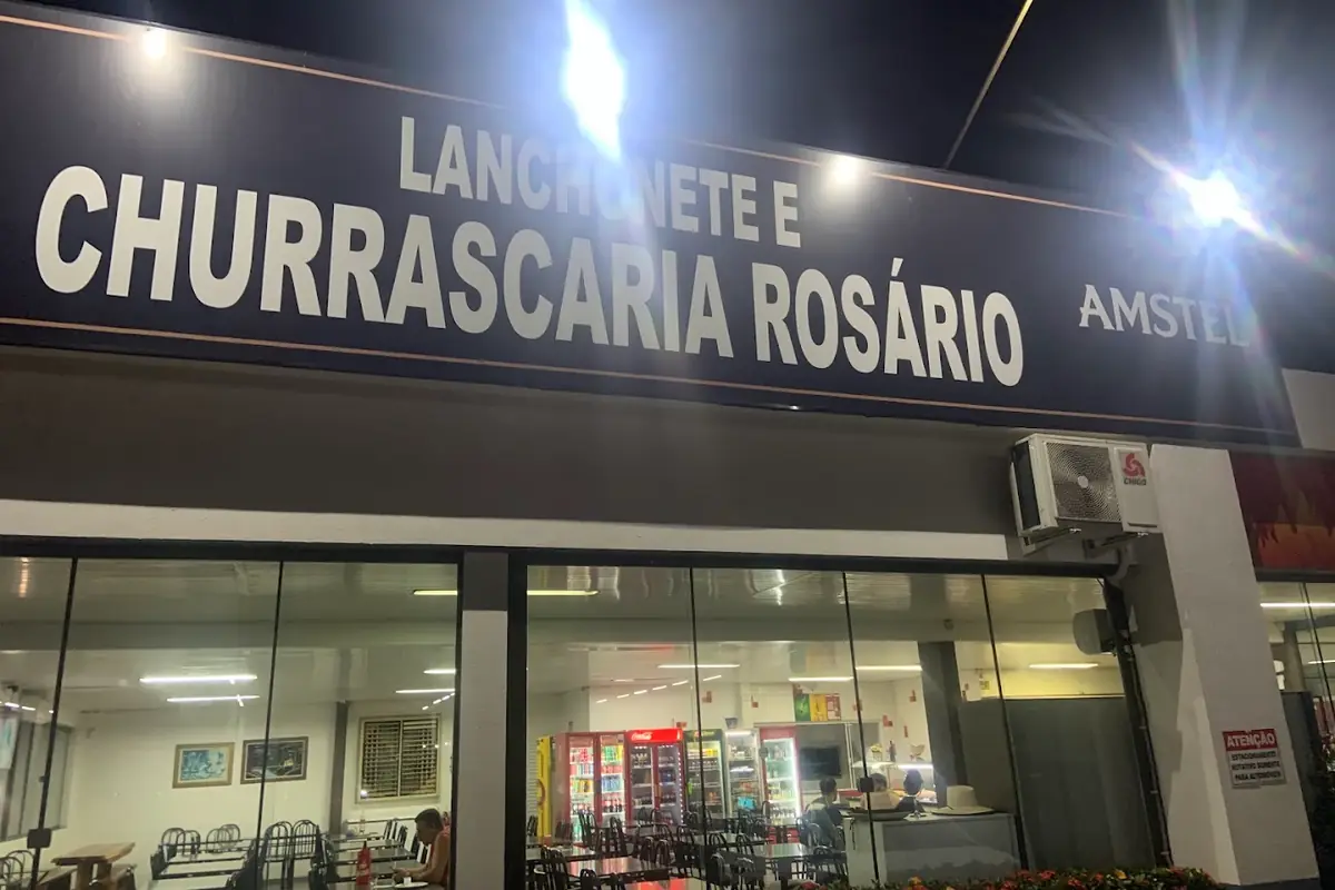 Fachada da Churrascaria Rosário à beira da BR-277